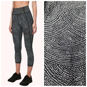 Lulu (6) Time To Sweat Speckled Crop - Highrise - 23" inseam